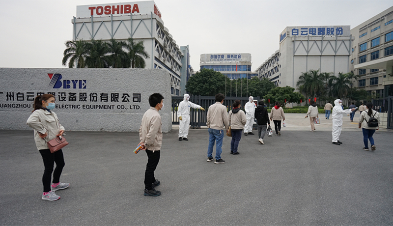 >體溫檢測，井然有序！